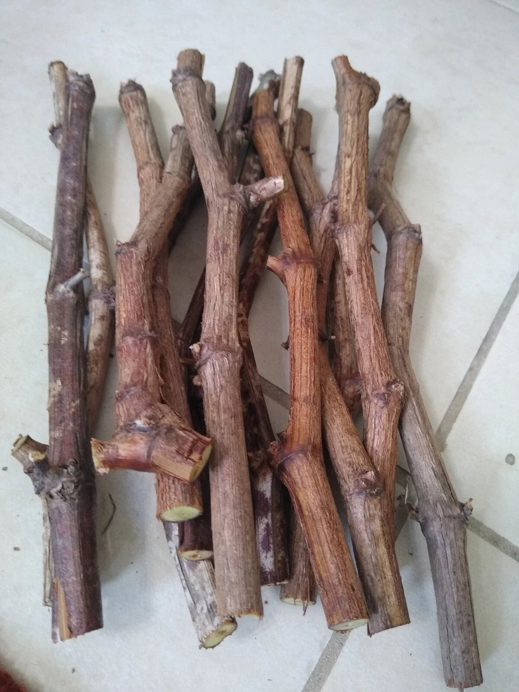 Crimson Red Seedless Grape Vine Cuttings (6 Unrooted) - Vitis vinifera